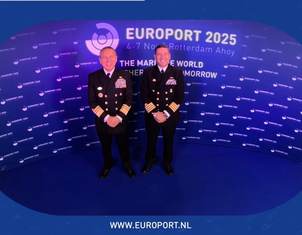 Recibimos al Vicealmirante Camilo Ernesto Segovia Forero, Inspector General de la Armada Nacional, durante su participación en @EUROPORT2025, una de las ferias marítimas más grandes e importantes de Europa. 🇨🇴está presente en los escenarios de cooperación marítima internacional.