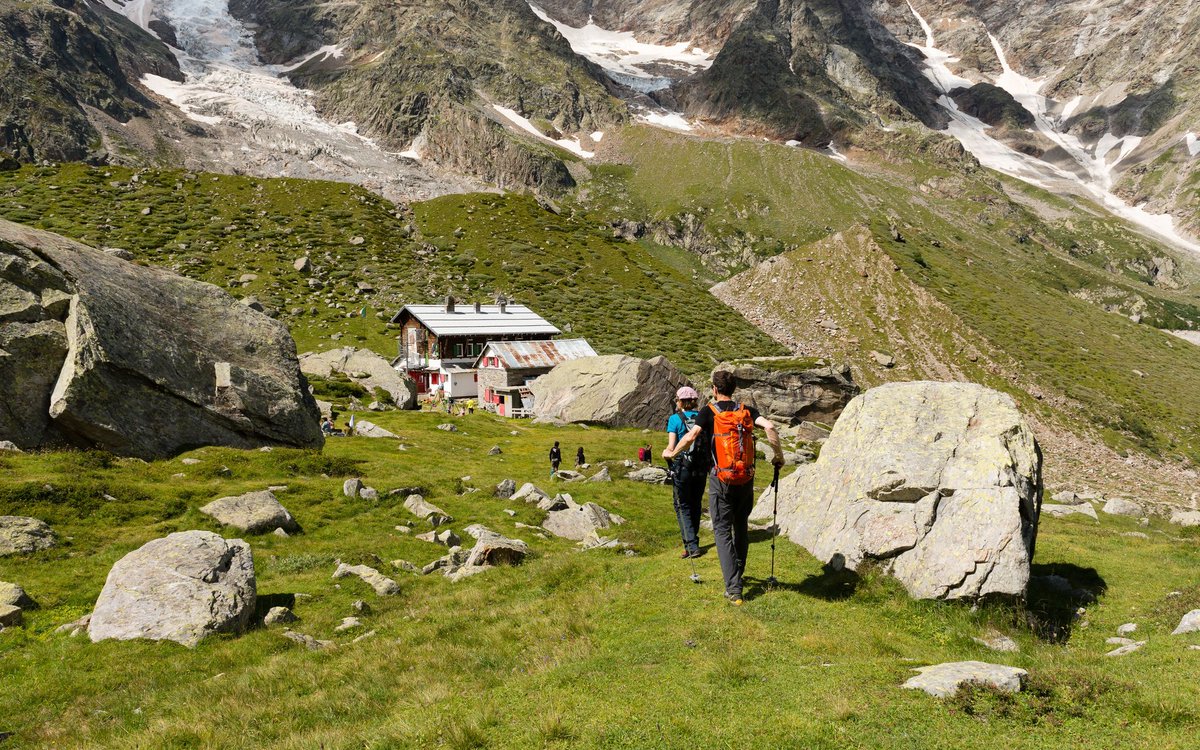 Salvami

Una coppia che soccorre un escursionista in montagna e un uomo che, guarito grazie a un donatore sconosciuto, viaggia per un anno in Sud America per restituire alla vita i giorni perduti. Alle 15 <a href="/Radio24_news/">Radio 24</a> <a href="/matteocaccia/">matteo caccia</a>