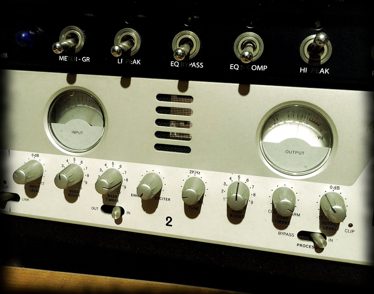 MauroUlag's tweet image. One of the most underrated pieces of hardware ever.
Phonic T8300.
Warmth, character, presence...in a nice 70s clean?
YES!!!

@Ibridoma #newalbum #theseventhseal #reamping #insane #production #mixtering #theextremeway