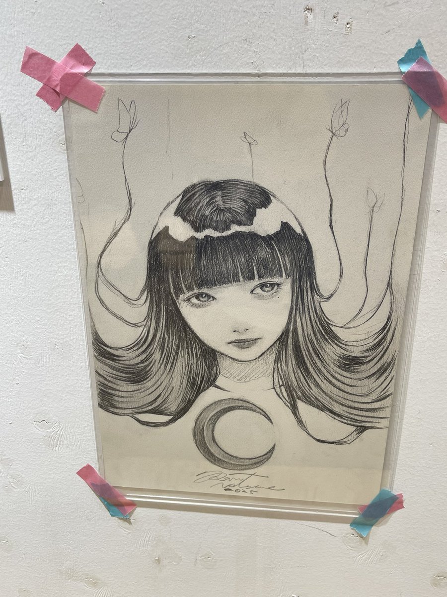 yone69harajuku's tweet photo. 夏目らん新作ドローイングとステッカー、+DA.YO. NE.(ラフォーレ原宿愛と狂気のマーケット)で展示販売始まりました。

@ranranru168 
@aitokyouki_plus 
@aitokyouki 
@Laforet_H https://t.co/WLEPJow1tj