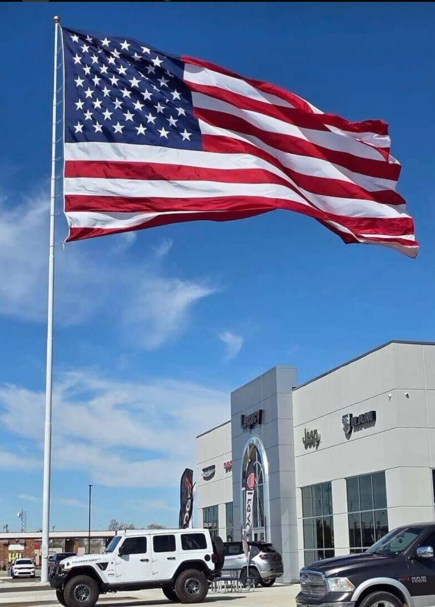 andykristian's tweet photo. I want to do an Ugandan flag 🇺🇬🇺🇬🇺🇬 of this size or bigger. We will put it on top of the @KarisMedical Hospital building on Gayaza Road. Who can do it and for how much? https://t.co/13pw8H0MxN