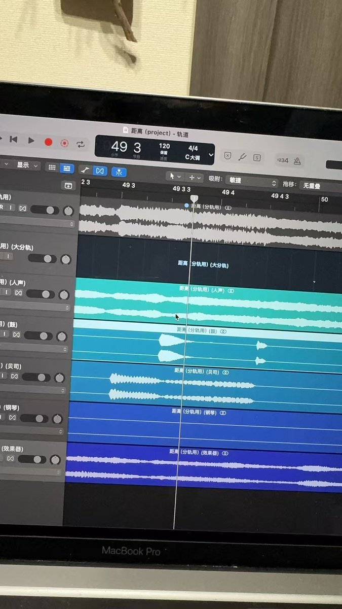 kounosuke_MAZI's tweet photo. アイドルグループを作りたくて、プロデューサーとしてこの2か月で3曲作りました。
これはその中の1曲のインストで、少しだけ聴いてもらいたいです。
K-POPが好きなので、曲の雰囲気も自然とK-POPっぽくなりました。
歌とダンス重視のステージにしたいけど、あんまり可愛くなくても大丈夫かな？ https://t.co/7Bia6qtkQF