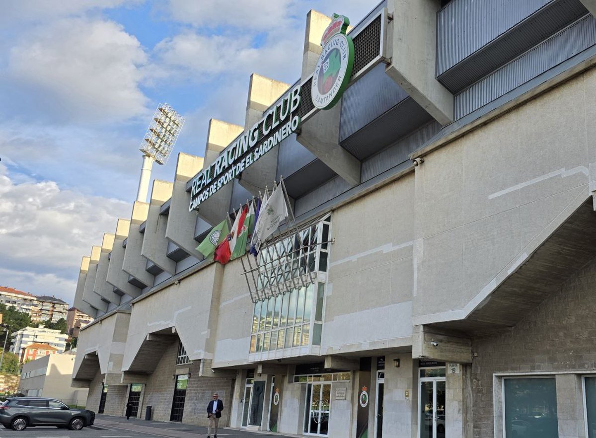 rubeperezc's tweet photo. Llegamos a Santander para una jornada de trabajo con el @realracingclub para reforzar la aplicación de la LOPIVI en el deporte base. https://t.co/QrY91FCyCC