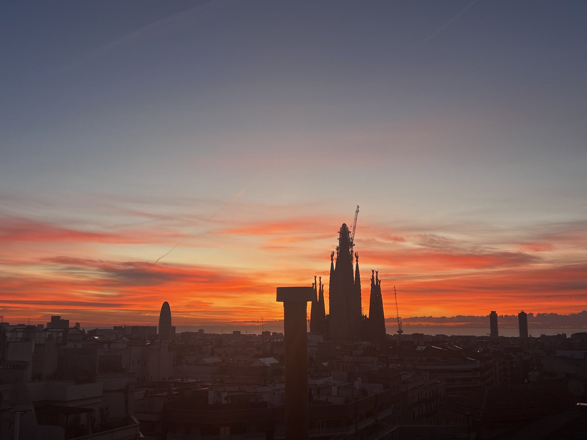 Bon dia! Núvols prims i esteles d’avió aquest matí <a href="/SoniaPapell/">Sònia Papell Caimons</a> <a href="/btveltemps/">btv el temps</a> <a href="/BCNmeteo/">MeteoBarcelona</a> <a href="/tempsdemeteo/">Temps de Méteo</a> <a href="/3CatInfoelTemps/">3CatInfo El temps</a> <a href="/eltemps_rtve/">El Temps</a>