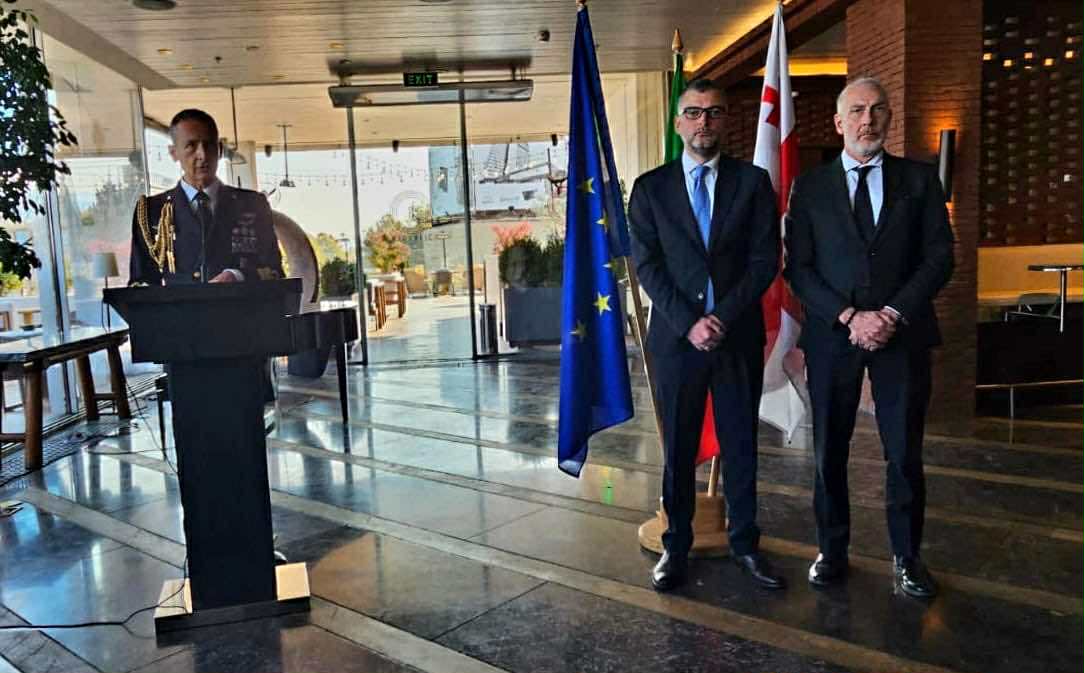 ItalyinGeorgia's tweet image. Celebrating the 🇮🇹 #Italian National Unity and Armed Forces Day, an opportunity to thank the #ItalianArmedForces for their contribution to #nationalunity #peace and #security worldwide.
#UnitàNazionale #ForzeArmate
@ItalyMFA @maxdantuono 
@MinisteroDifesa