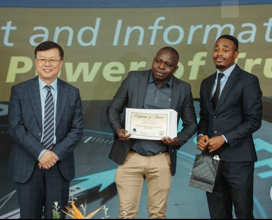 ZUJOfficial's tweet image. Legal and Parliamentary Journalist of the year, award sponsored by Matsikidze Attorneys at Law @attonneys 
Winner: @gibmhaka (@Zimpapers)
Runners Up: @mundeyam (@shecorresponds ) &amp;amp; @harrietchikand1 (@NewsDayZimbabwe)