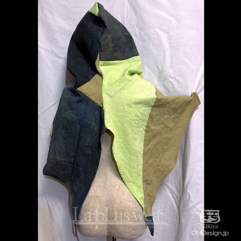 dmdesignjp's tweet image. #トレファン企画展 参加します
今回はエルフ&amp;amp;ドワーフとスチームパンクがテーマ
写真は森の中で木漏れ日を受けるエルフイメージのフードケープ
通常版より背中側が長くフード(帽子)でありながらケープ(マント)的な雰囲気もあり、通常はない細工もあり
ドワーフは…できるかな…
#きき屋
#LarpLuswear