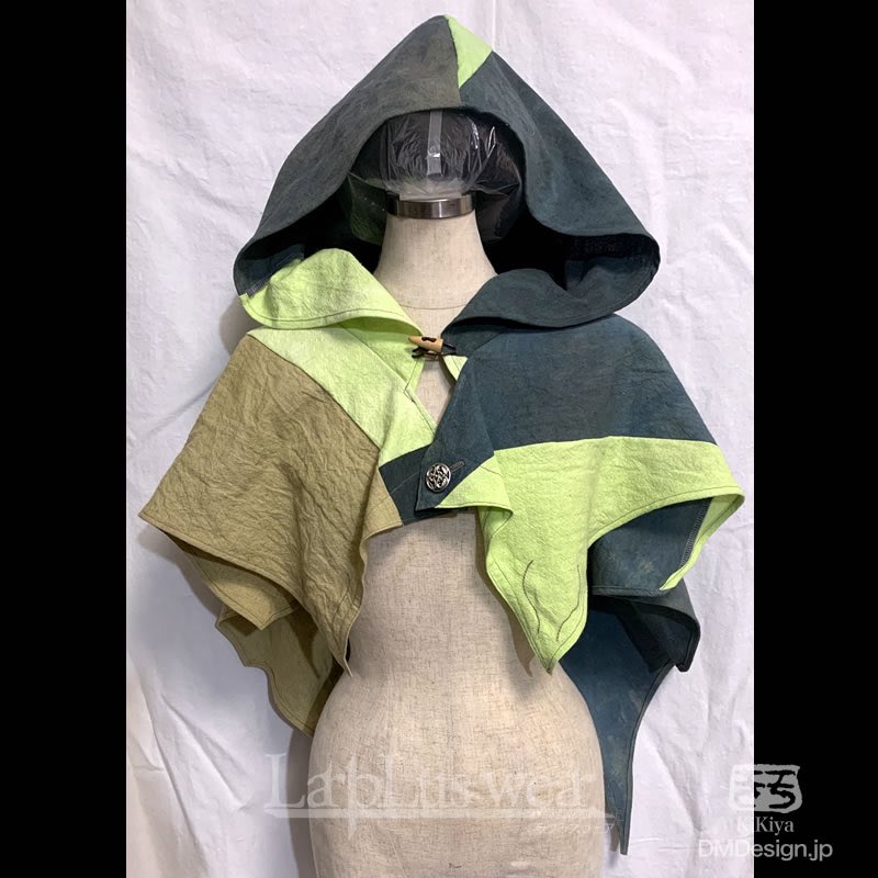 dmdesignjp's tweet image. #トレファン企画展 参加します
今回はエルフ&amp;amp;ドワーフとスチームパンクがテーマ
写真は森の中で木漏れ日を受けるエルフイメージのフードケープ
通常版より背中側が長くフード(帽子)でありながらケープ(マント)的な雰囲気もあり、通常はない細工もあり
ドワーフは…できるかな…
#きき屋
#LarpLuswear