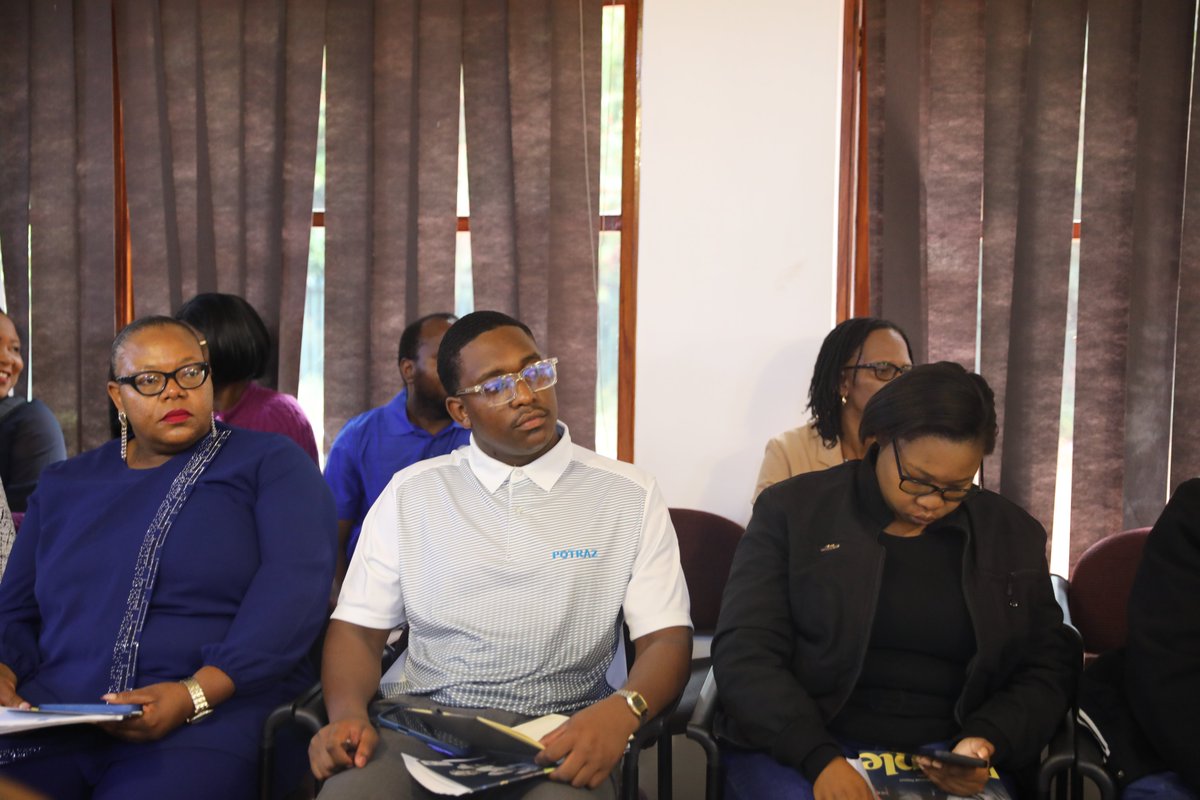 Great energy at the AI sprint stakeholder sensitization meeting hosted by @UNDpZimbabwe.
Stakeholders from government, private sector, academia &amp; innovation hubs came together to shape Zimbabwe’s inclusive AI future. The meeting aligned key actors on the roadmap towards the AI