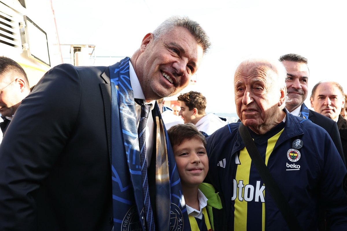 10 KASIM FENERBAHÇE VAPURU’YLA DOLMABAHÇE SARAYI’NIN AÇIKLARINDA ATAMIZI SAYGI VE MİNNETLE ANDIK 

#EmanetinSözümüzdür 

🔗 bit.ly/43UB2sB