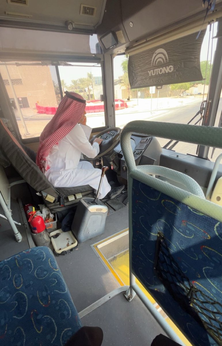 lana4766's tweet image. احسة ابوي الروحي بالجامعة😔