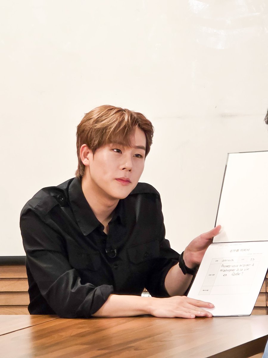 chungyi_pd's tweet image. 반깐에 셔츠 저렇게 걷은 거 유죄 아닙니까? 여러분?
저러고 고기까지 챱챱 구워주면 그거 대유죄인 거예요!
물론 잡혀가는 건 저구요! 핫촤!
*사실 굳이 굳이 이 사진 비하인드로 갖고 온 이유…
저 시크한 착장으로 고기 자르는 주헌 입이 댓발ಠ ɞ ಠ 나온 이유를 몬베베들이랑 공유하고 싶어서거던여