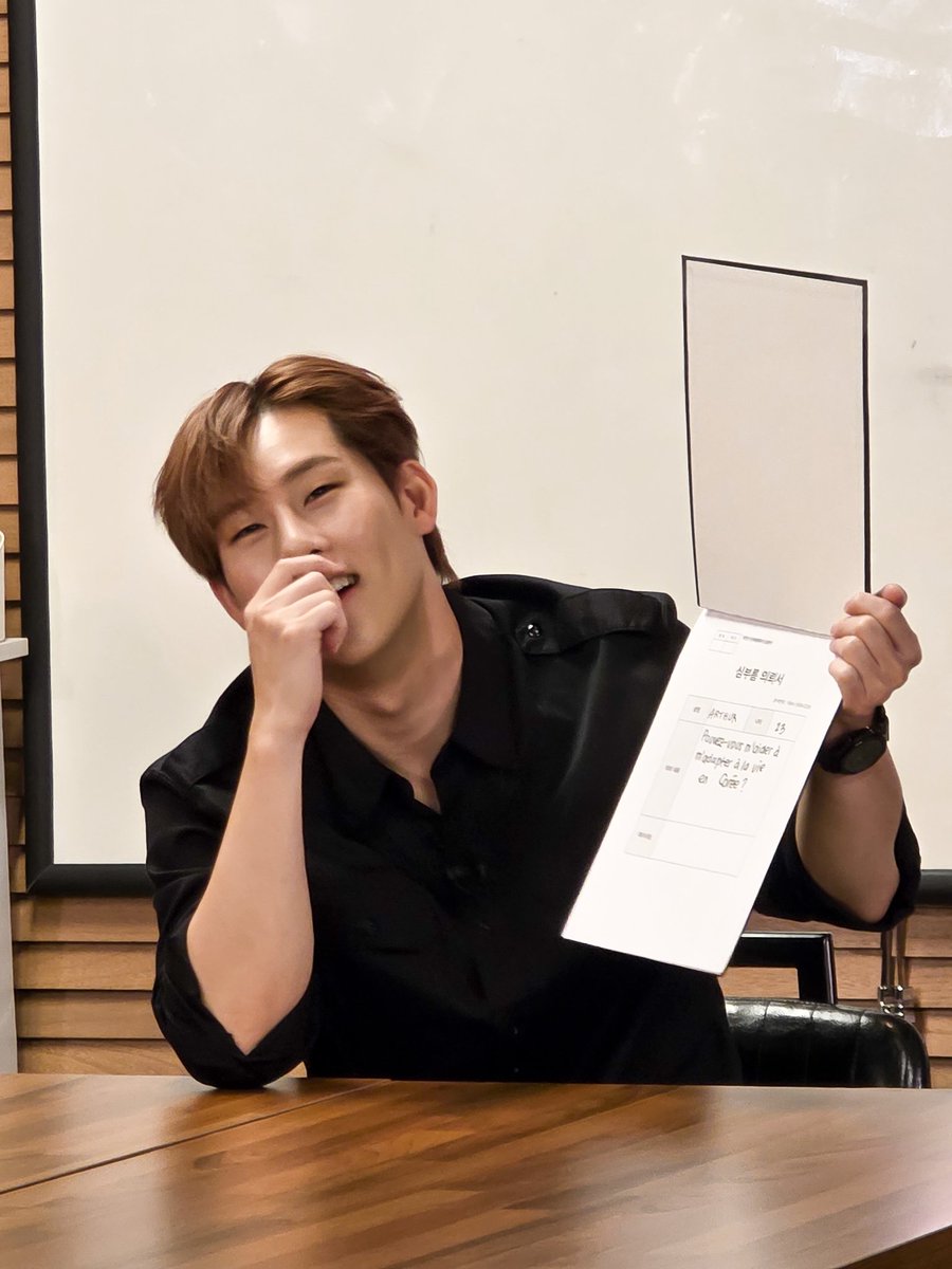 chungyi_pd's tweet image. 반깐에 셔츠 저렇게 걷은 거 유죄 아닙니까? 여러분?
저러고 고기까지 챱챱 구워주면 그거 대유죄인 거예요!
물론 잡혀가는 건 저구요! 핫촤!
*사실 굳이 굳이 이 사진 비하인드로 갖고 온 이유…
저 시크한 착장으로 고기 자르는 주헌 입이 댓발ಠ ɞ ಠ 나온 이유를 몬베베들이랑 공유하고 싶어서거던여