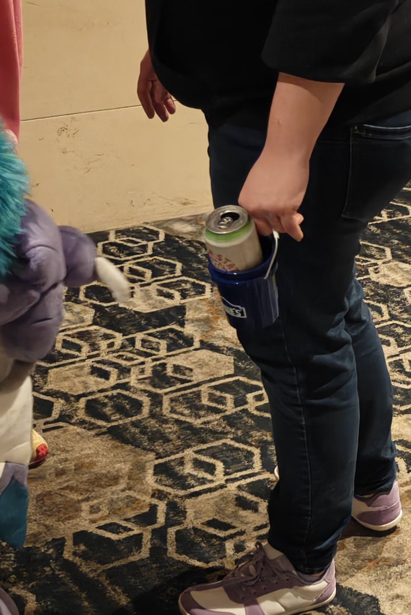 Apfolve's tweet image. Besides the situation, @pacanthro was alright.

Let the mini buckets run free