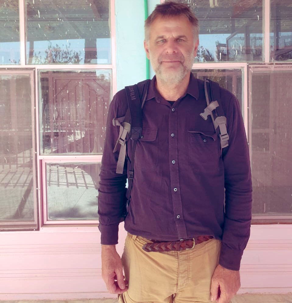 د نیوزیلنډ هیواد یو تبعه، چي د سیل لپاره کندهار ته راغلی وو، د اسلام سپېڅلی دین یې قبول کړ.
ډیویډ، چي مخکي د عیسویت پیروی وو، د کندهار د خرقې مطهرې ریاست له لوري د کلمې شریفې په ویلو سره د اسلام په پاک دین مشرف سو.