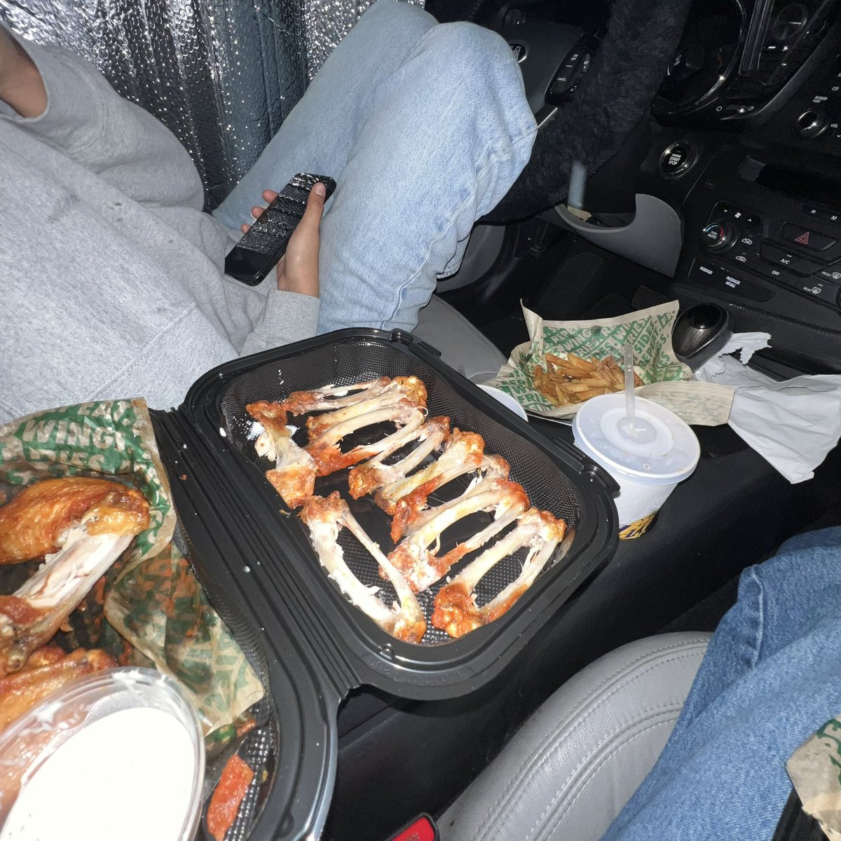 yelennaaa_'s tweet image. #devoured