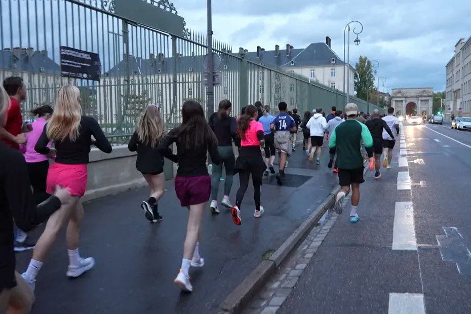 "C'est la première fois que je cours de ma vie" : une association de running attire les foules dans la rue france3-regions.franceinfo.fr/grand-est/meur…