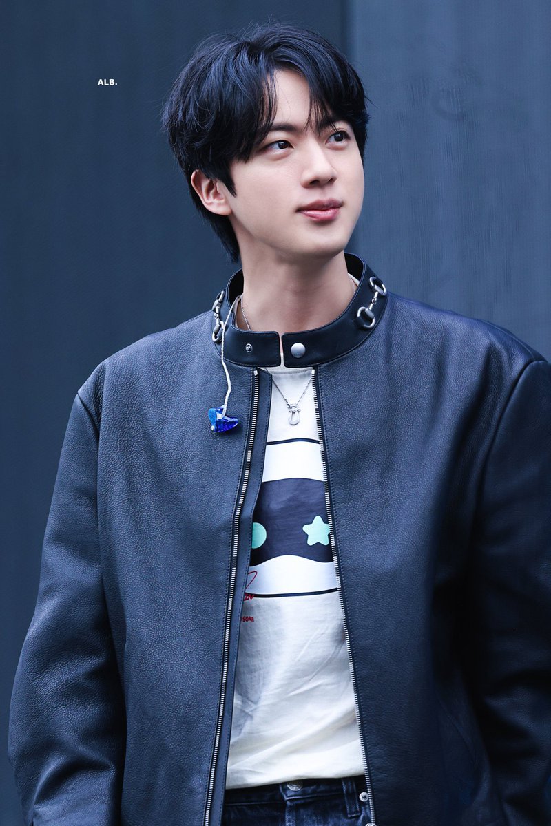 yo_jin613's tweet photo. I’m voting #Jin for #2025MAMAVOTE https://t.co/AXwRhHzKF2