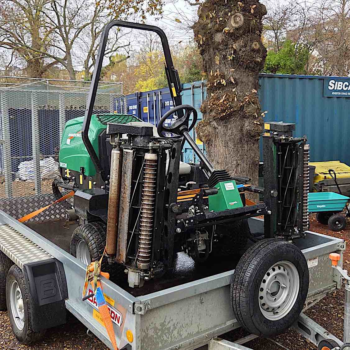 We're booking Winter Services, so give us a call on 01844 299037 to arrange yours, or email service@rtmachinery.co.uk.🛠

Here's a Ransomes TR320 collected for service. Alternatively you can drop your machine/s in to us or one of our technicians can do the servicing on-site. 🙂🛠