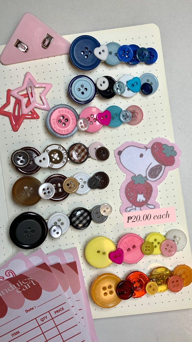 🍎 wts lfb ph #manduincart 
button hairpins
  ׂ╰➤  ₱20.00 each pin .ᐟ 

★ crafted, own work 
★ open for customize  
★ gcash : payo, 1 day dop
★ loc: mm 

# wts lfb buttons craft pin hairclip keychains diy art
