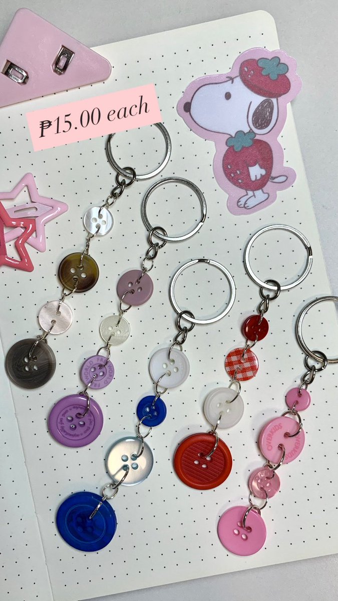 🍎 wts lfb ph #manduincart 
button keychains
  ׂ╰➤  ₱15.00 and ₱20.00 each .ᐟ 

★ crafted, own work 
★ open for customize  
★ gcash : payo, 1 day dop
★ loc: mm 

# wts lfb buttons craft pin hairclip keychains