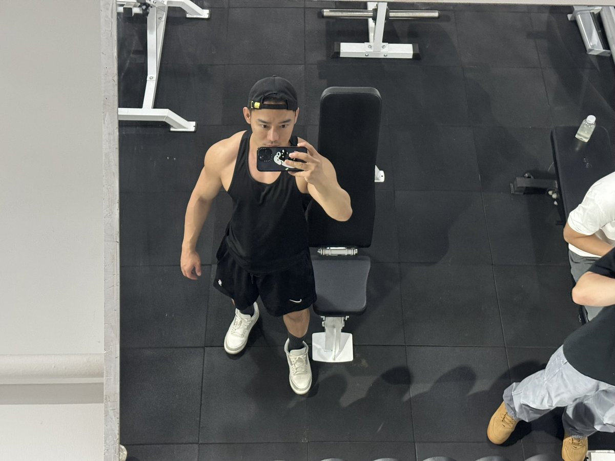 霸霸（体育生1s版） tweet media