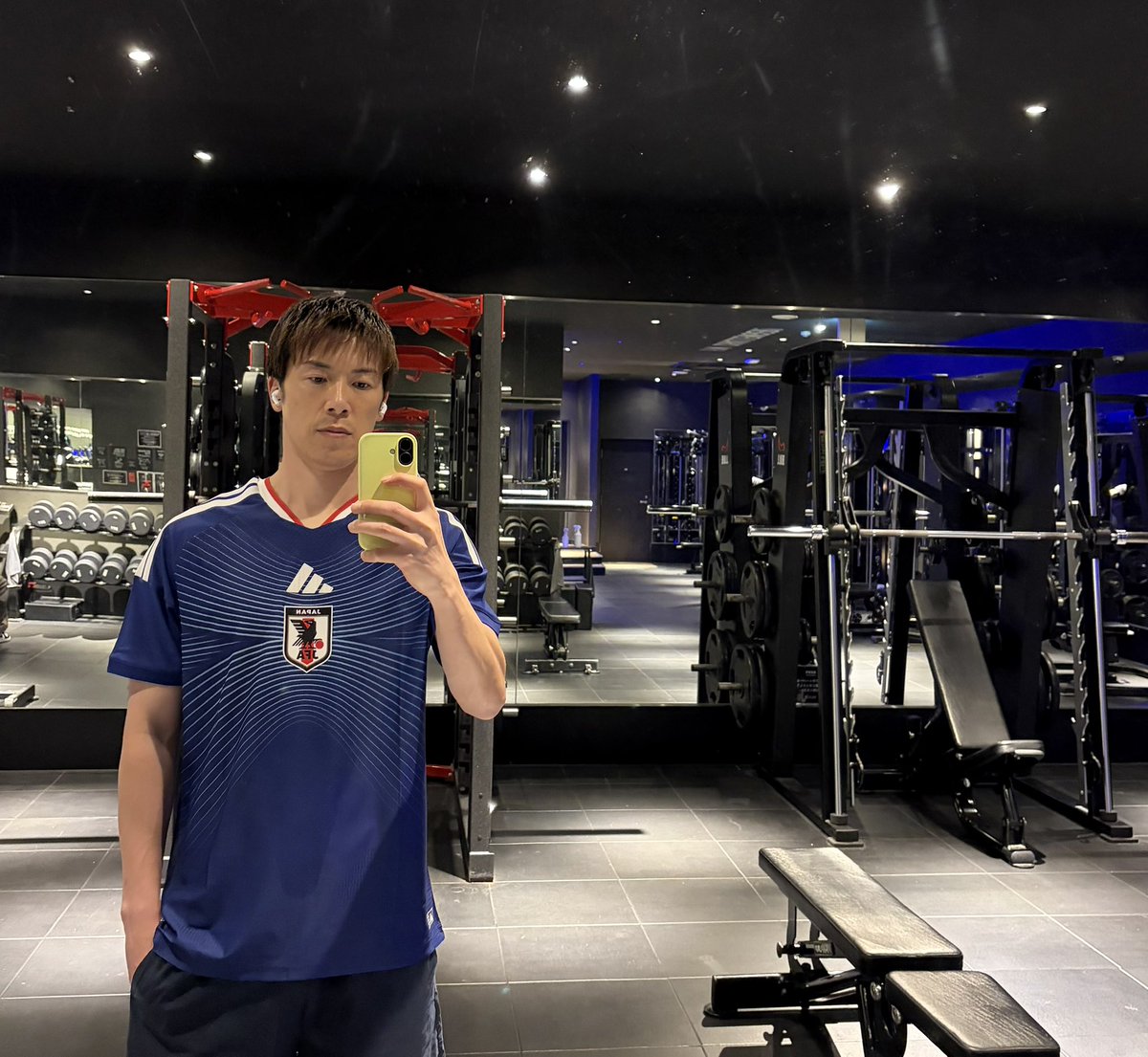 日本代表の新ユニフォームを着て筋トレ🏋️ 新ユニカッコいい！！ 皆で