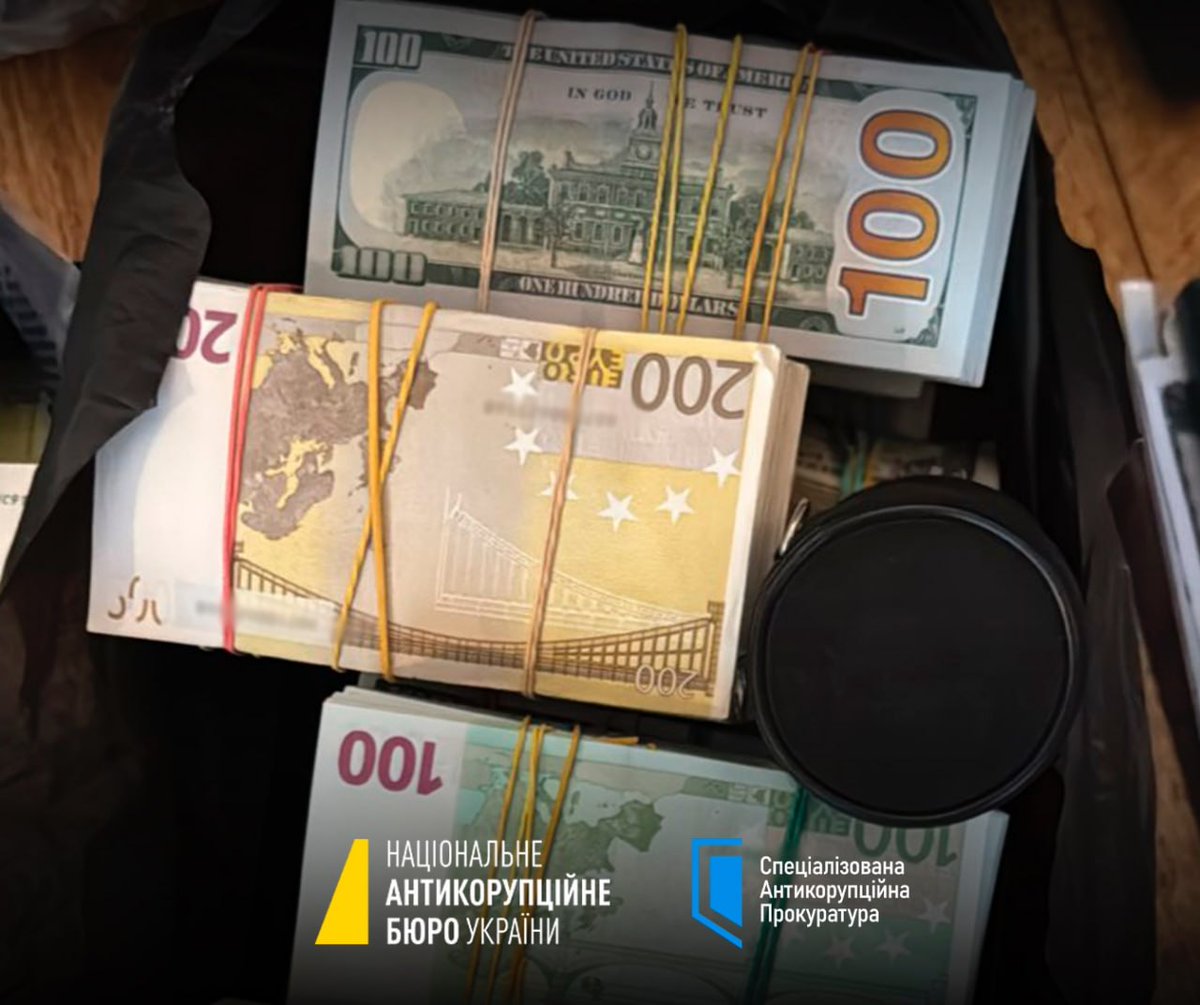 НАБУ разом із САП проводить «масштабну операцію з викриття корупції у сфері енергетики»

Розслідування тривало 15 місяців, зібрано близько 1000 годин аудіозаписів. 

У НАБУ повідомляють, що задокументували діяльність високорівневої злочинної організації, учасники якої вибудували