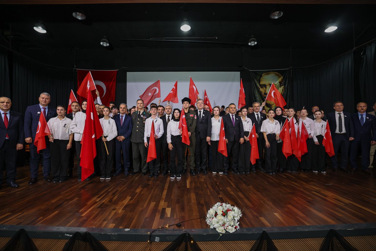 📍Şehit Erol Olçok Anadolu Lisesi

Valimiz Sayın Rahmi Doğan, ilimiz Milletvekili Ertuğrul Kocacık ve il protokolü ile birlikte, Cumhuriyetimizin kurucusu Gazi Mustafa Kemal Atatürk’ün ebediyete irtihalinin 87’inci yıl dönümü vesilesiyle hazırlanan anma programına katıldı,