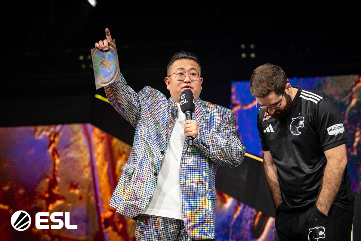 DXMaster tweet media