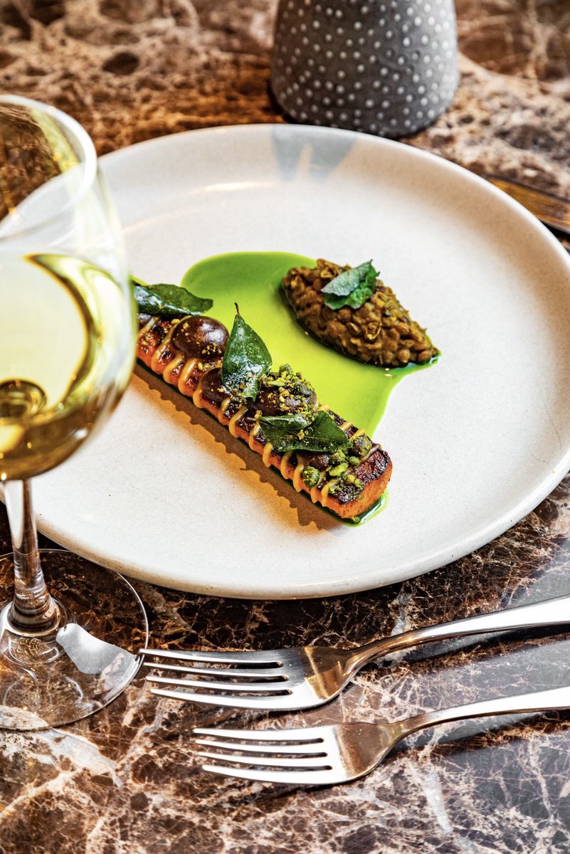 Scorched carrot, lentil dahl, date, pistachio, curry leaf 

#Vegan #WINTER #MondayMotivation