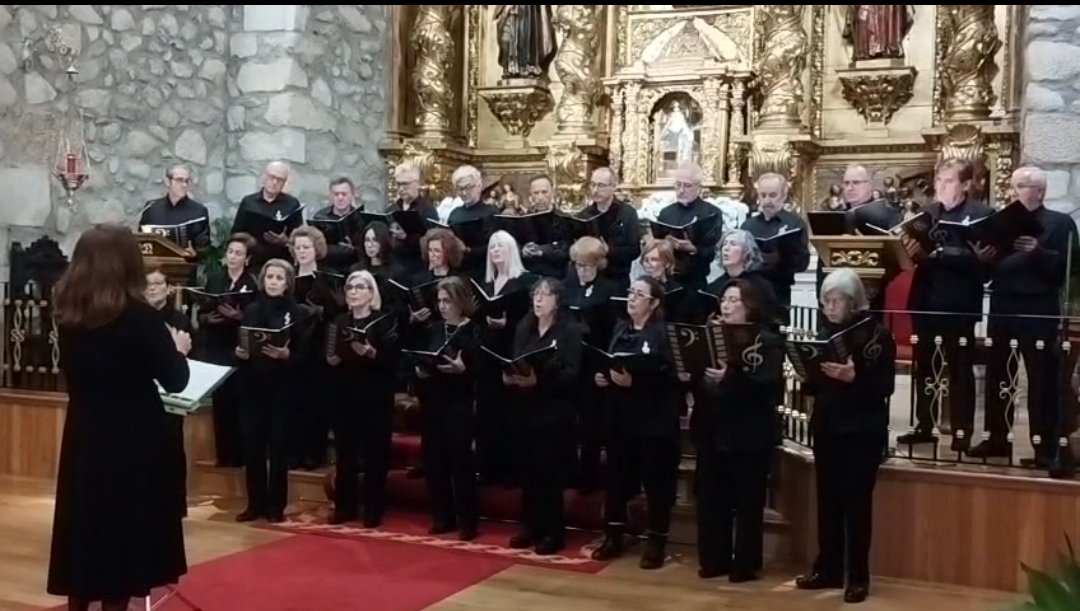 CorodeSande's tweet image. 📸✨ Ayer vivimos un precioso Concierto Sacro en la Parroquia Ntra. Sra. de la Asunción. Gracias al AytoTornavacas, al párroco D. Ovidio Delgado y al público por acompañarnos en este espacio tan especial. ❤️

 #ConciertoSacroTornavacas #CoroFranciscoDeSande