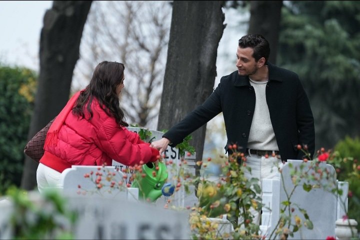 Artık resmi olarak sevgiliyiz  nüzhet öleceği bilse o eli bırakmacagi adım gibi biliyorum "
#Mükhet/#kiskanmak