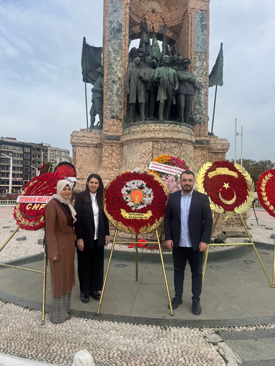 10 Kasım Atatürk’ü Anma Günü dolayısıyla Taksim Cumhuriyet Anıtı’na çelenk sunduk. Cumhuriyetimizin kurucusu Gazi Mustafa Kemal Atatürk’ü, vefatının 87. yıl dönümünde rahmet, minnet ve saygıyla anıyoruz.

<a href="/kasimfirat/">Kasım Fırat</a> 
<a href="/sari_songul/">Av. Songül Sarı Gündoğdu 🇹🇷</a> 
<a href="/kahramanfatihtr/">Kahraman Fatih Ataç</a> 

#AKPartiBeyoglu