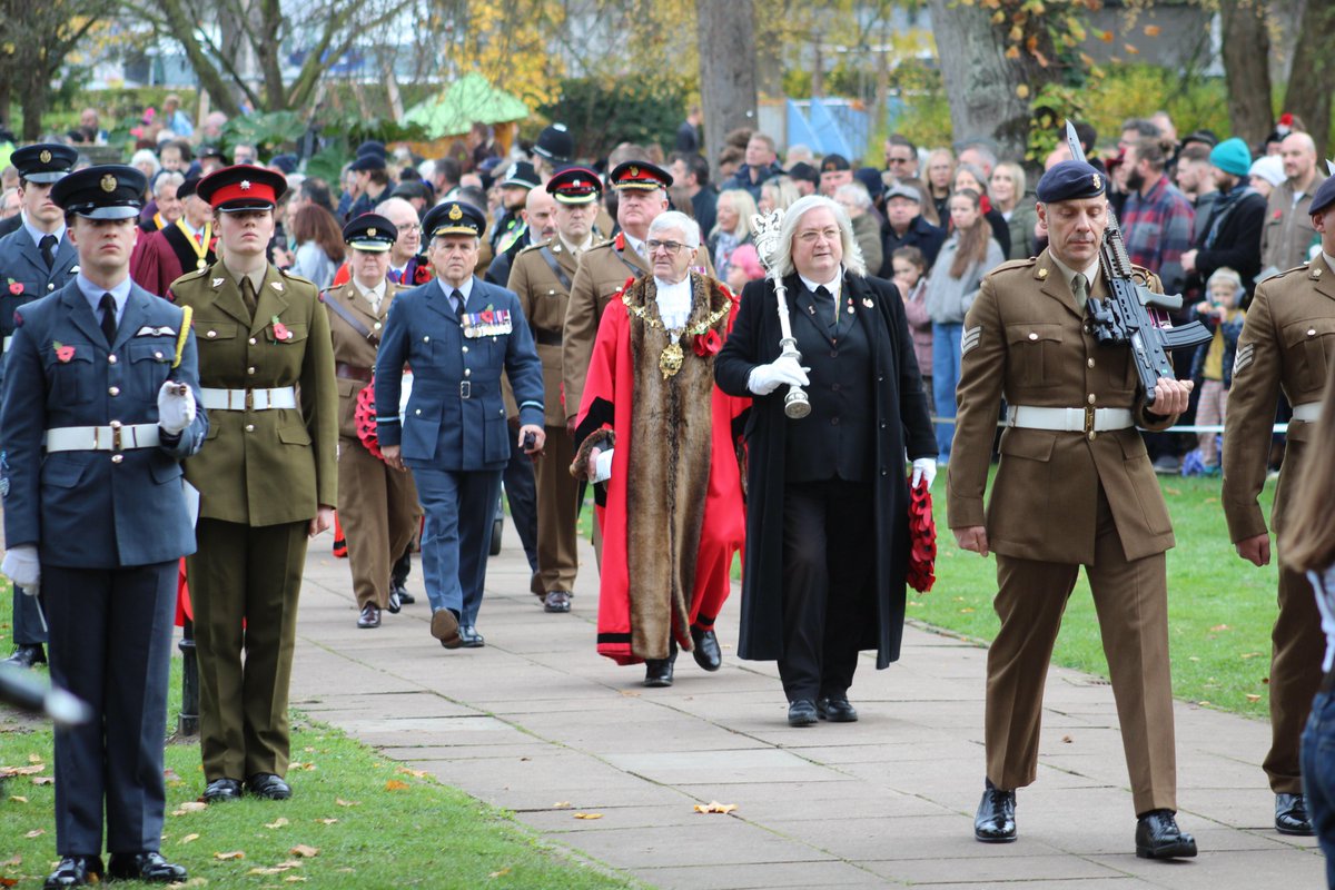 CharnwoodBC's tweet image. Charnwood paid tribute to fallen heroes on Remembrance Sunday in events in Loughborough and throughout the borough.

Read more 👉charnwood.gov.uk/news/2025/11/0…

We will remember them 🌹