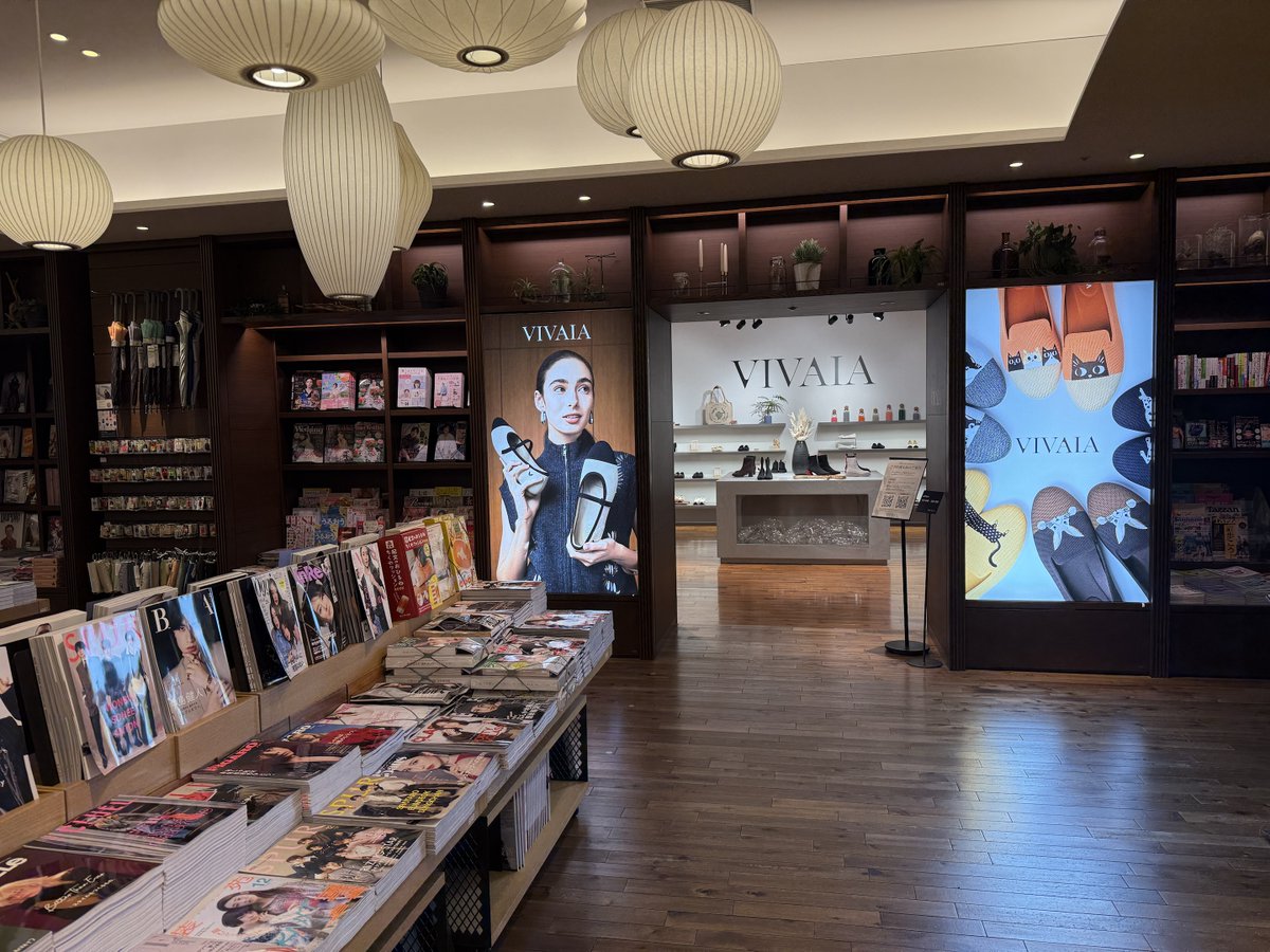 【本日オープン】📢

VIVAIA常設店舗
本日より二子玉川 蔦屋家電に登場💐

毎日の装いに、心地よさと美しさを。
ライフスタイルに溶け込む一足を、ぜひ店頭でお試しください👞

--------------------------

当店は予約優先制となっております。
ご予約がない場合もご入店いただけますが、