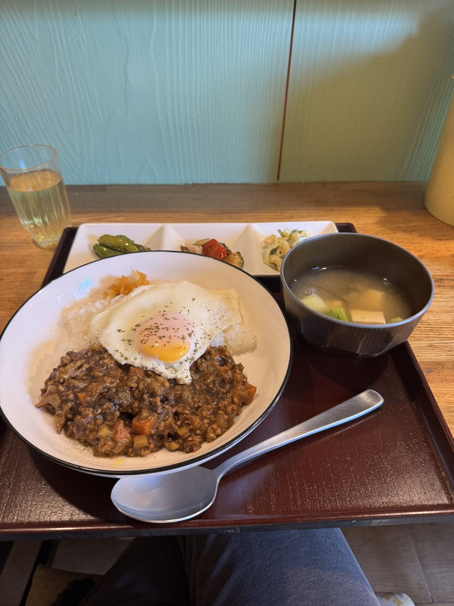 mc_happier's tweet photo. この背景色がかわいい
もちろん、キーマカレーも https://t.co/Ni9wpqU3Zo