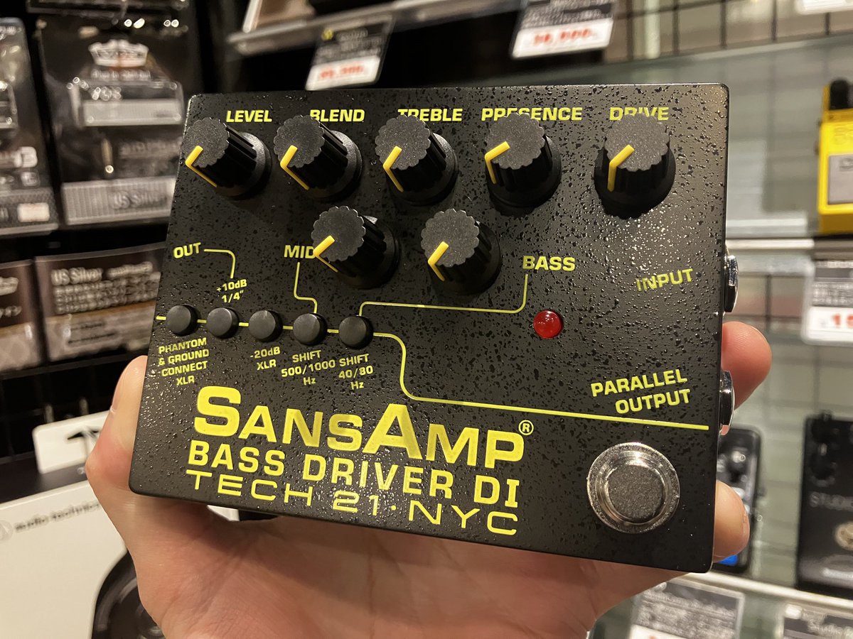 espcustomshop's tweet image. 11月11日は #ベースの日 ！✨

『TECH21 BASS DRIVER DI V2』

幅広い音作りが可能な、大人気プリアンプ！
オールマイティなのでジャンルにとらわれず使用可能！
迷ったらコレ！です！

詳細・ご注文は↓
digimart.net/cat13/shop344/…

#TECH21 #BASSDRIVER #ベース #エフェクター