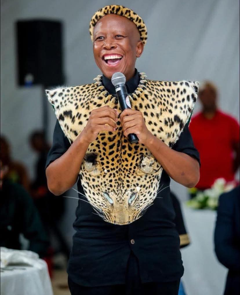 vusumuzikhoza's tweet image. Imvunulo iyiSiko esizweni. One was bought by Marshall from Temu. The other was bought from the Royal household. Spot the difference?
#Imvunulo