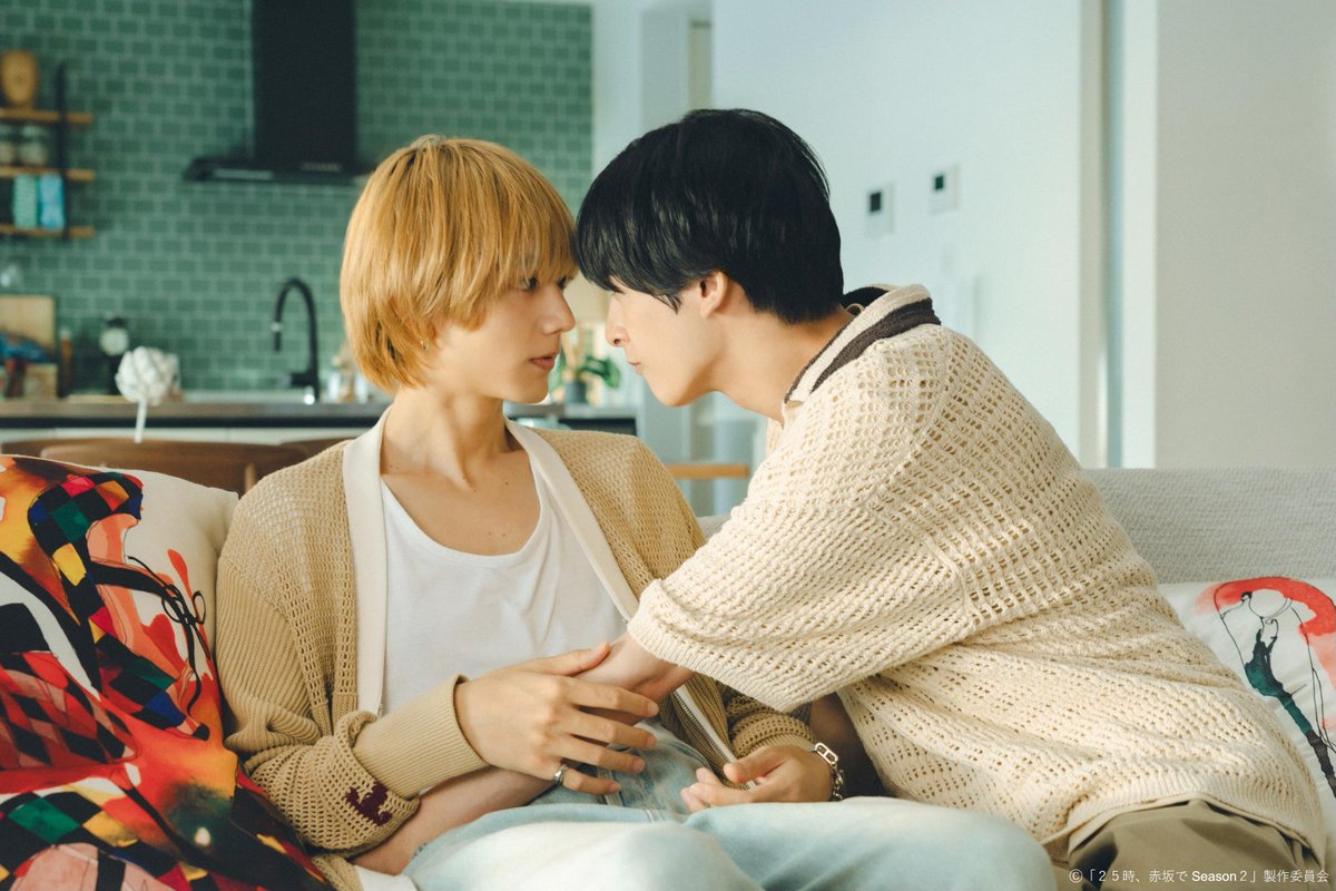 TVTOKYO_PR's tweet image. ⋱＼きょう深夜1時放送／⋰
２５時、赤坂で Season２🌉🫧

「お前に何がわかんだよ」

舞台の稽古中、スランプに陥っていた白崎( #新原泰佑 )。状況を打開するために羽山( #駒木根葵汰 )にリクエストしたこととは⁈一方、羽山の元には母・はるか( #雛形あきこ )からの連絡が入り…。

@25ji_akasakade