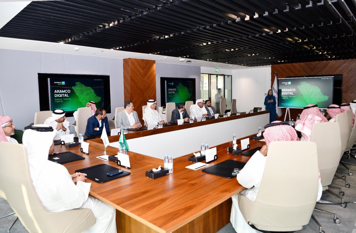 Saitcomm's tweet photo. وجرى خلال اللقاء استعراض الموضوعات التي من شأنها الإسهام في دفع عجلة التطور والتحول الرقمي والتقني وتعزيز الشراكات الاستراتيجية بين القطاعات المختلفة https://t.co/E3xfWoAPpz