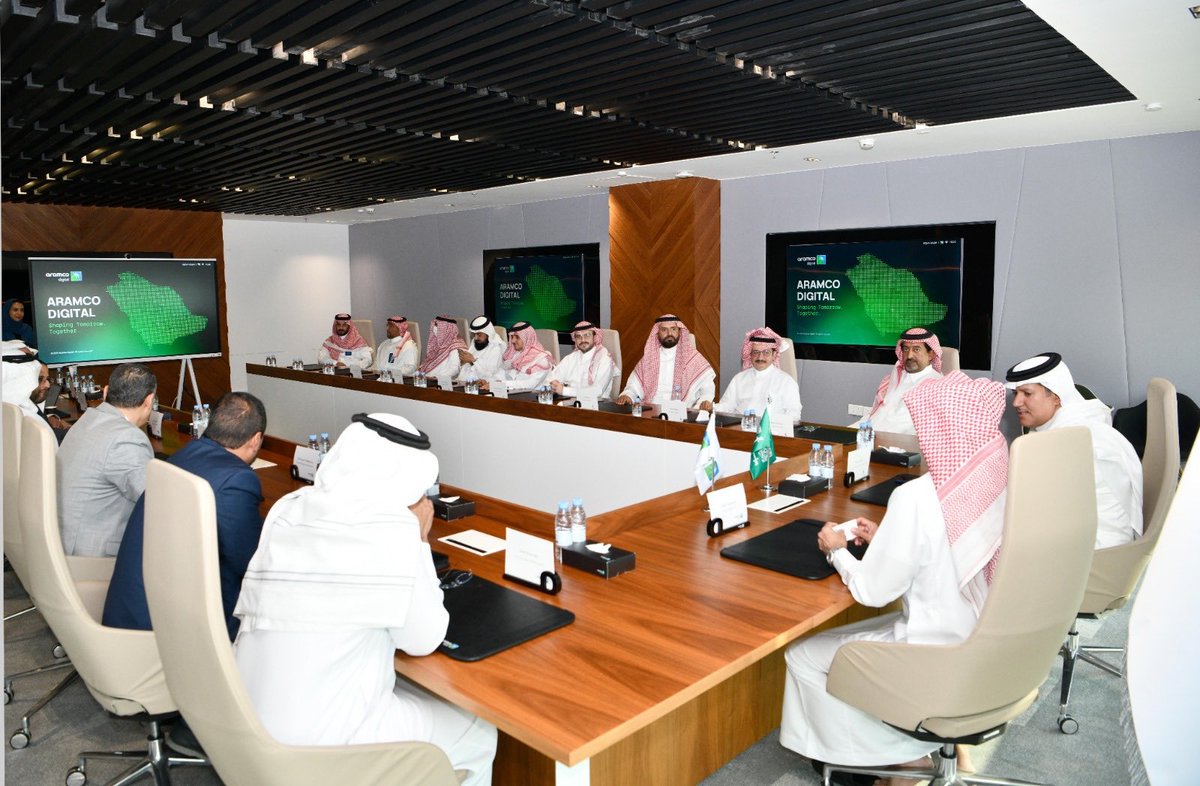 Saitcomm's tweet photo. وجرى خلال اللقاء استعراض الموضوعات التي من شأنها الإسهام في دفع عجلة التطور والتحول الرقمي والتقني وتعزيز الشراكات الاستراتيجية بين القطاعات المختلفة https://t.co/E3xfWoAPpz
