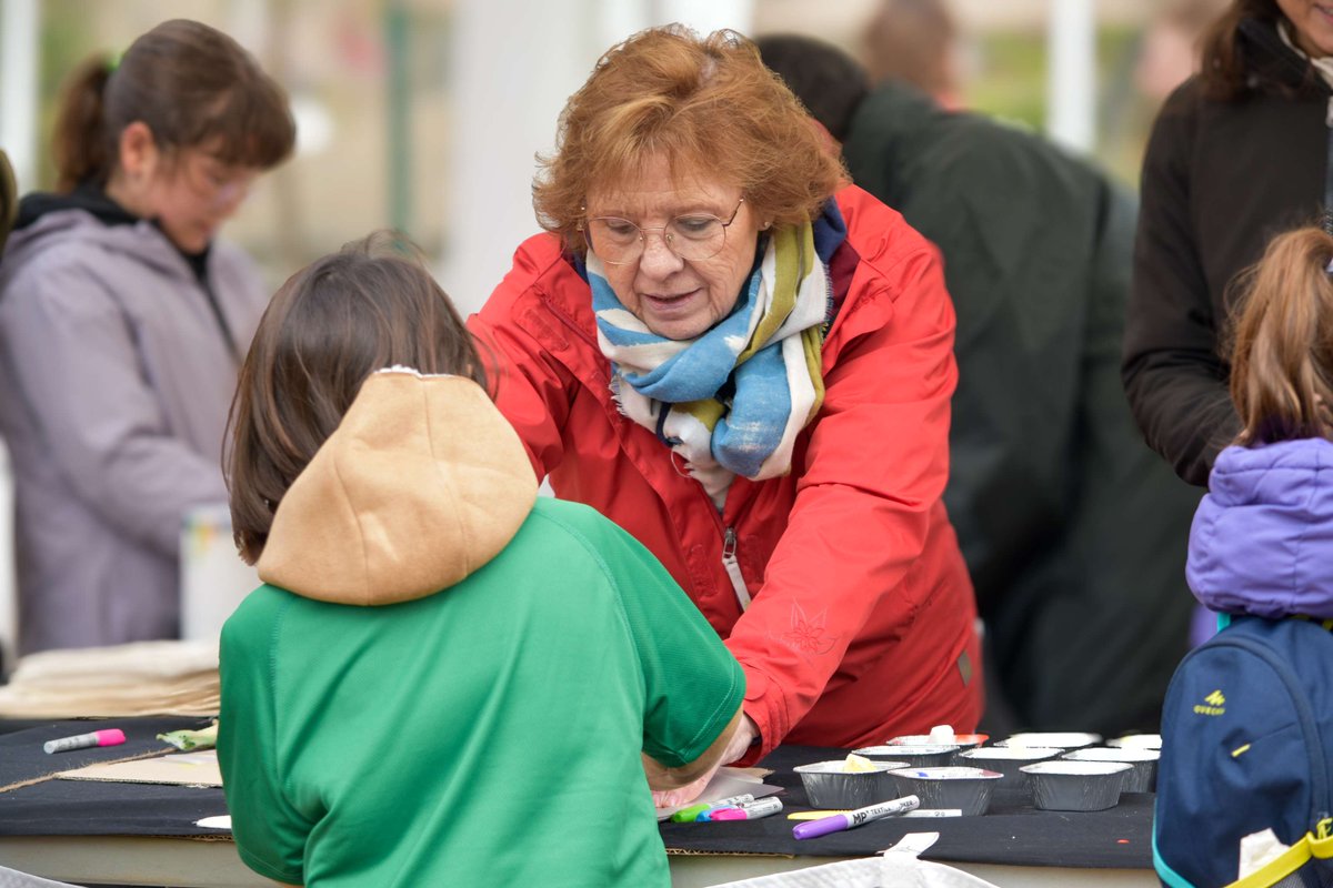 CaminsFundacio's tweet image. Gran jornada a la #PIAandGO 💙
Des de @CaminsFundacio vam sumar-hi amb el nostre taller de bosses reciclades i els 4 sabaters de les oportunitats educatives.

Gràcies a @escolapiacat per convidar-nos-hi, a ser un dia ple d’energia, solidaritat i per fer que l’educació no s’aturi!
