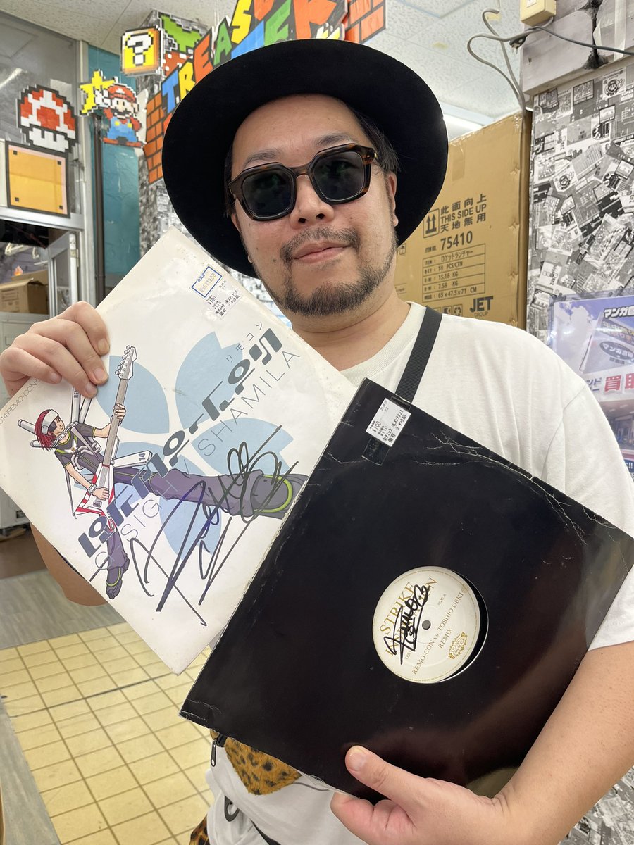そのレコードを買って俺にサインを書かせ、メルカリに出そうとする悪徳オーガナイザー <a href="/DJ_OMKT/">OMKT</a>