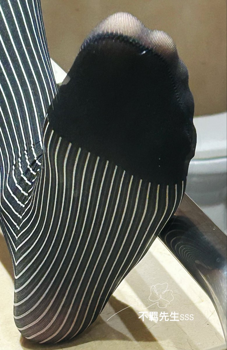 有没有想钻爸爸裤裆的贱狗？！