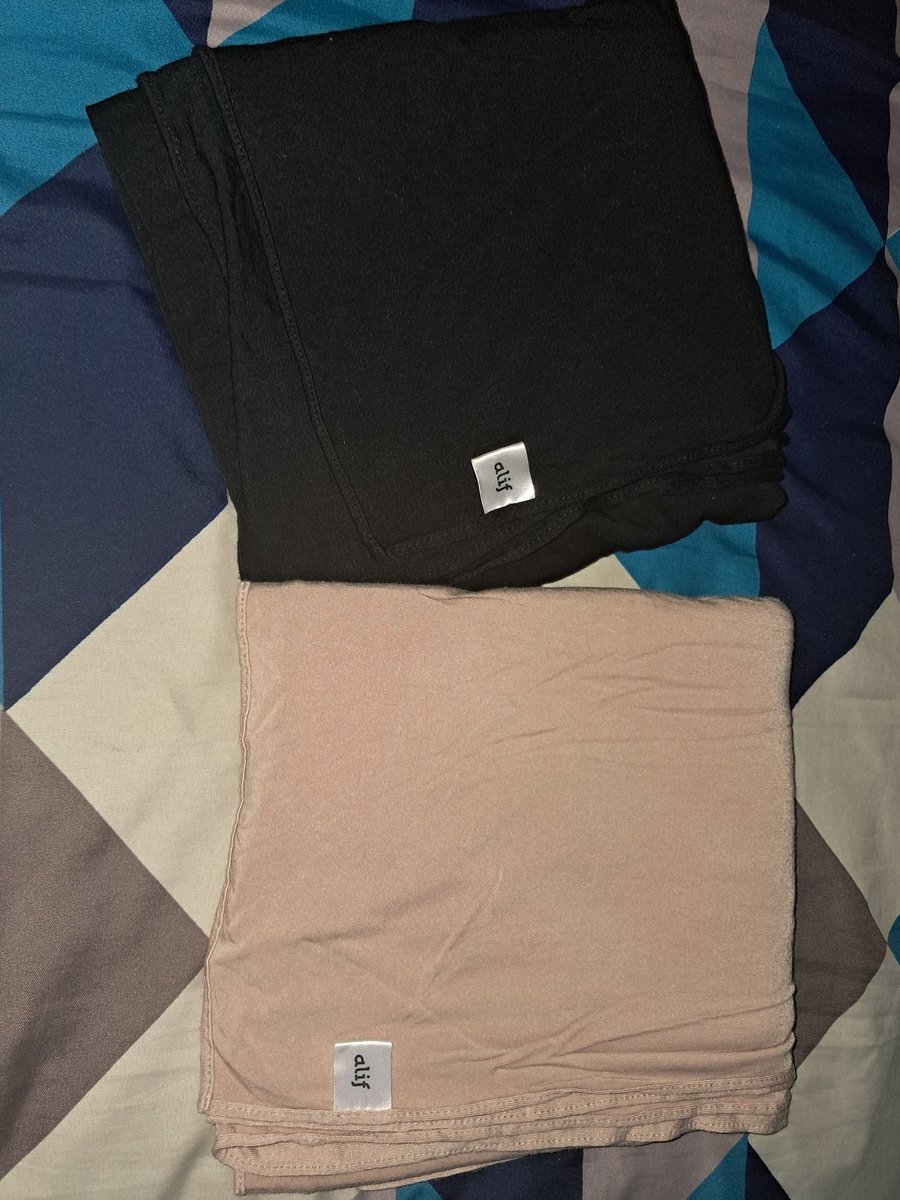 kriptontellus's tweet image. WTS pashmina alif modern wear
40k per varian (co lewat oyen ya), take all bolehh diskon lagi

• kondisi like new, jarang dipakai
Ini warna hitam dan cokelat muda agak cream gitu yap, adem bahannya