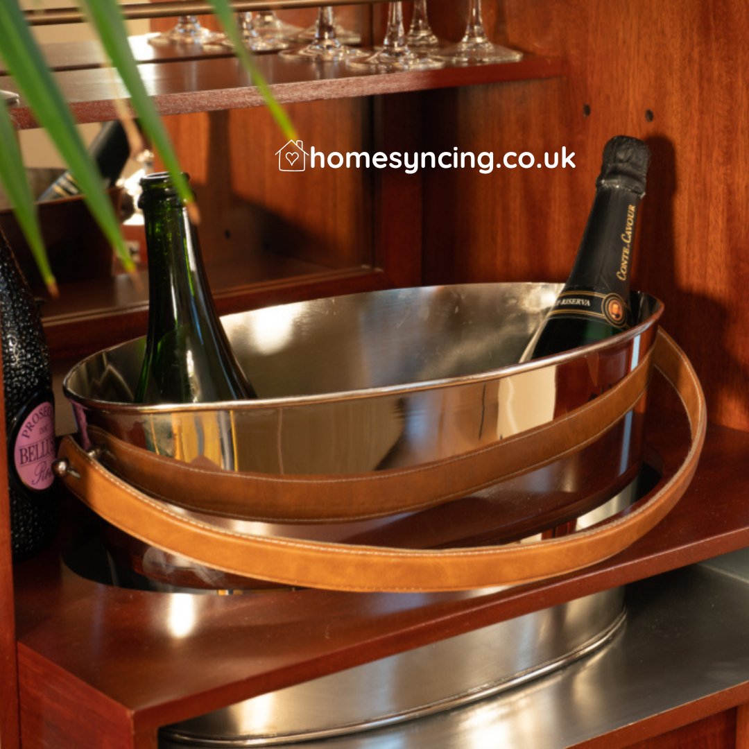 homesyncing's tweet image. Elevate your celebrations with our Leather-Handled Champagne Cooler, available now at homesyncing.co.uk/Champagne-Cool…

#ChampagneCooler #HomeBarInspo #EntertainingEssentials #LuxuryHomeDecor #HostInStyle #BarCartStyle #InteriorDesignUK #TabletopDecor #HomeEntertaining