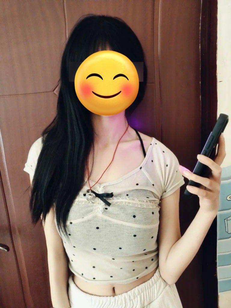 武汉字母墙 tweet media