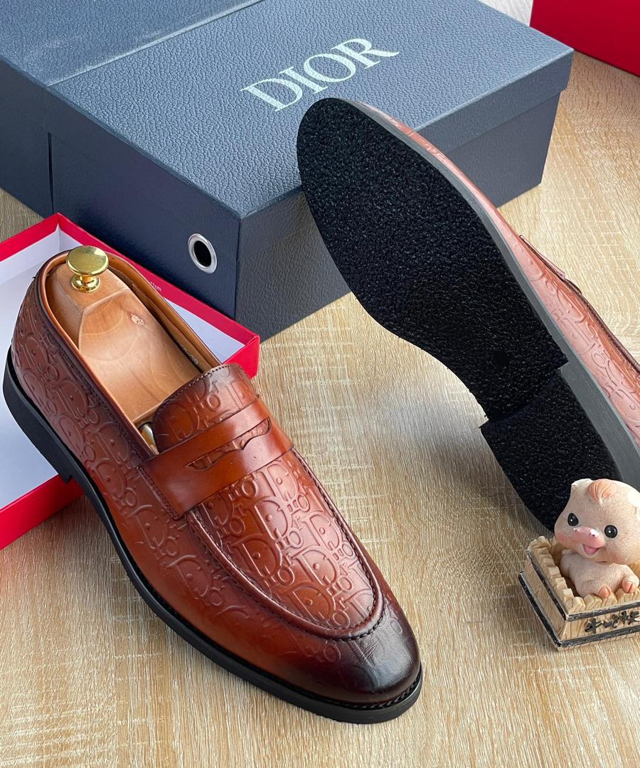 Phinesmiles's tweet photo. NEW INN🖤🖤🔥🔥
BLACK 41 TO 46
BROWN 43 TO 46
#52K EACH. FULLY BOXED
TOP QUALITY💯👍✅
AVAILABLE FOR PICKUP https://t.co/i6Dys4vQ8B