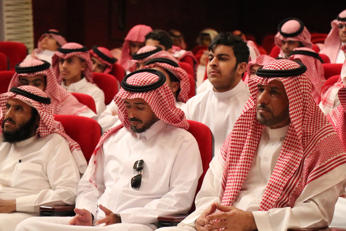 RowadBur's tweet image. اختتمت مدارس الرواد الأهلية ببريدة فعاليات ملتقى الريادة الطلابي بلقاء ختامي مميز بعنوان “الوعي المالي” قدّمه المدرب الأستاذ محمد الحربي، تناول فيه أهمية إدارة المال والتخطيط المالي الواعي لدى الشباب.

وشهد اللقاء حضور طلاب المرحلة الثانوية، وتشرفنا بمشاركة طلاب من ثانوية العبودي…